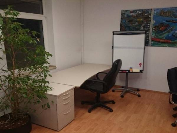 Helle Büroräume im Düsseldorfer Industriehafen zu vermieten — Bild 1