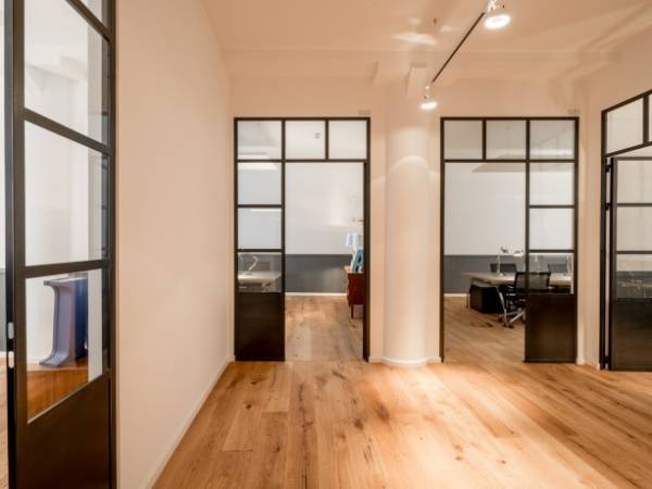 Büroräume und offene Arbeitsplätze in nagelneuem Work Space am Hamburger Fleet mieten — Bild 3