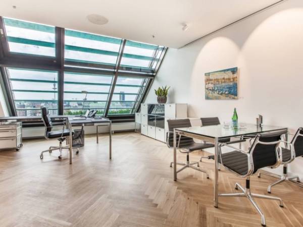 Arbeitsplätze und Einzelbüros in exklusivem Businesscenter im Herzen Hamburgs — Bild 2