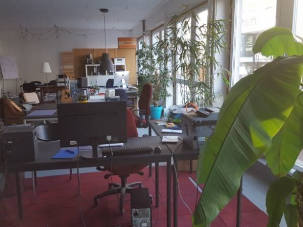 Zentrale und voll ausgestattete Büroräume und Arbeitsplätze in Mönchengladbach — Bild 2