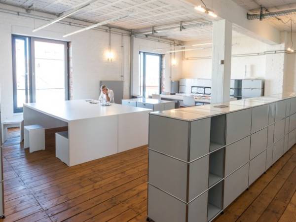 Moderne Arbeitsplätze im Bremer Hafen — Bild 1
