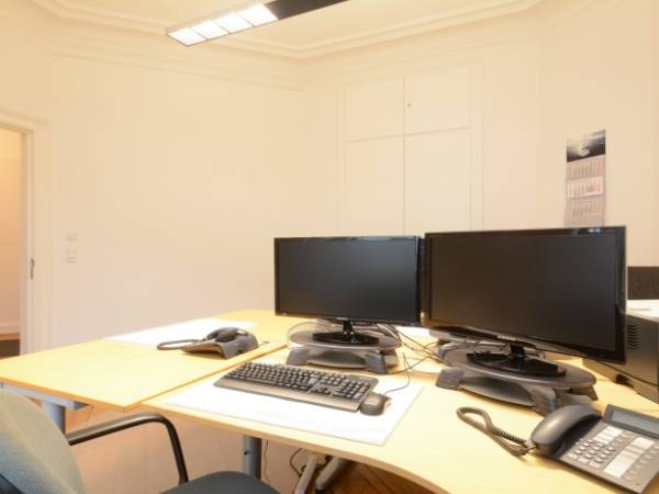 Büroraum in wunderschönem Altbau nahe des Gänsemarkts mieten — Bild 1