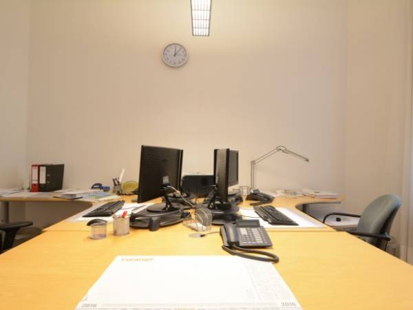 Büroraum in wunderschönem Altbau nahe des Gänsemarkts mieten — Bild 3