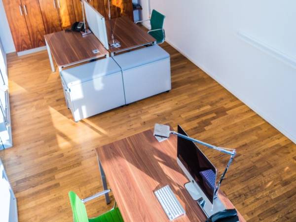 Modernes Büro oder drei Co-Working Plätze im kreativen Industrieflair — Bild 2