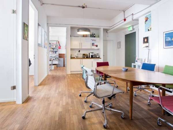 Modernes Büro oder drei Co-Working Plätze im kreativen Industrieflair — Bild 1