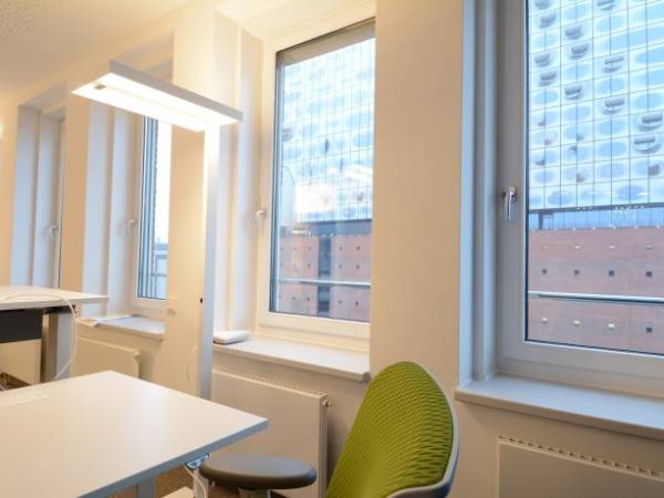 Büroetage mit Blick auf die Elbphilharmonie in der HafenCity mieten — Bild 2