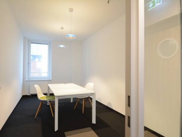 Büroetage mit Blick auf die Elbphilharmonie in der HafenCity mieten — Bild 3
