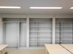 Großzügig belichteter, moderner Büroraum in der Kölner Südstadt