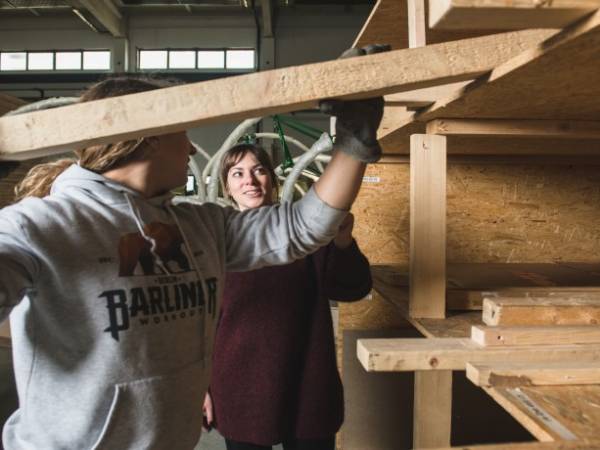 Komplett ausgestattete offene Arbeitsplätze in einem Makerspace in Berlin Treptow zu vermieten — Bild 2