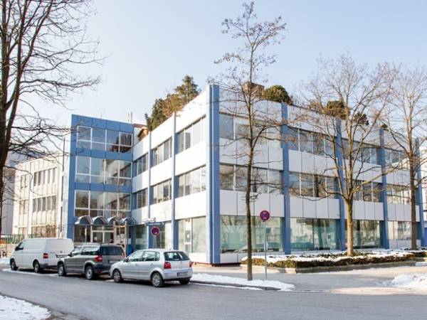 Büroraum oder Büroplätze in stylischem Büro — Bild 3