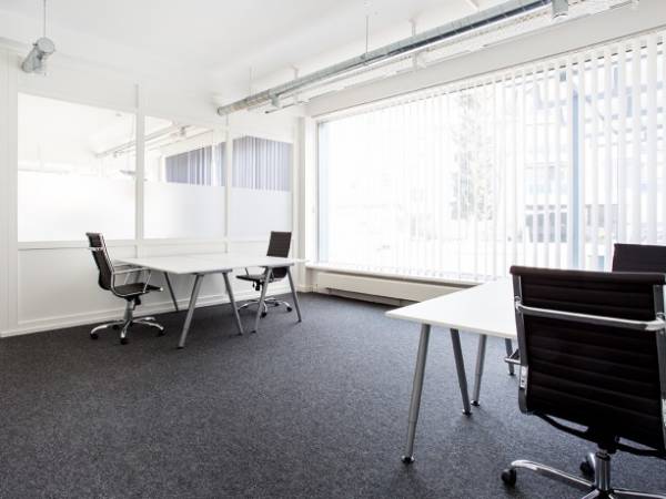 Büroraum oder Büroplätze in stylischem Büro — Bild 1