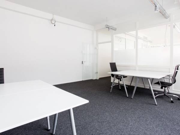 Büroraum oder Büroplätze in stylischem Büro — Bild 2