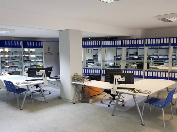 Schöne Arbeitsplätze in Neu-Isenburg bei Frankfurt zu vermieten — Bild 1