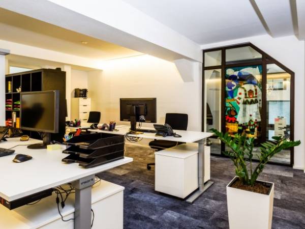Arbeitsplätze in edel ausgestattetem Büro in Esslingen — Bild 2