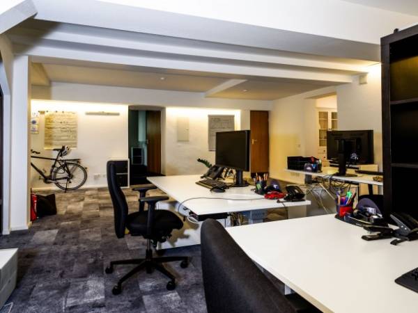 Arbeitsplätze in edel ausgestattetem Büro in Esslingen — Bild 3