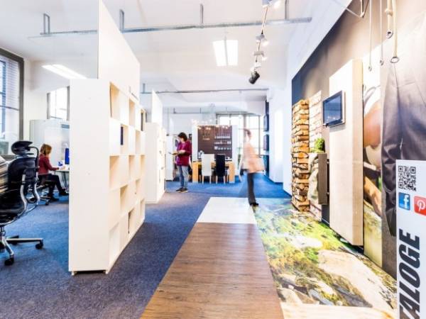 Komplett ausgestattete und moderne Arbeitsplätze in hellem Büroloft in Dresden — Bild 2