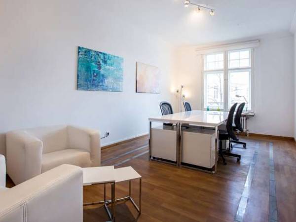 Arbeitsplätze oder Büroraum in sehr schönem und modern ausgestattetem Altbaubüro — Bild 1