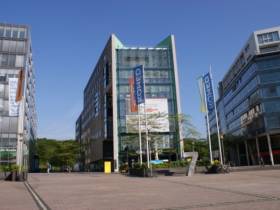 Büroraum und Arbeitsplätze im Mediapark