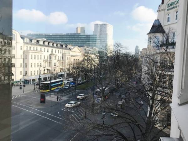 Offene Arbeitsplätze in einem Bilderbuch-Altbau in Charlottenburg — Bild 2