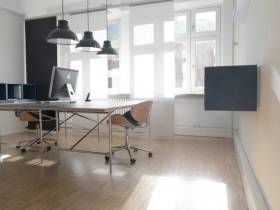 Moderner und heller Büroraum in einer Büroetage in der Hamburger Altstadt