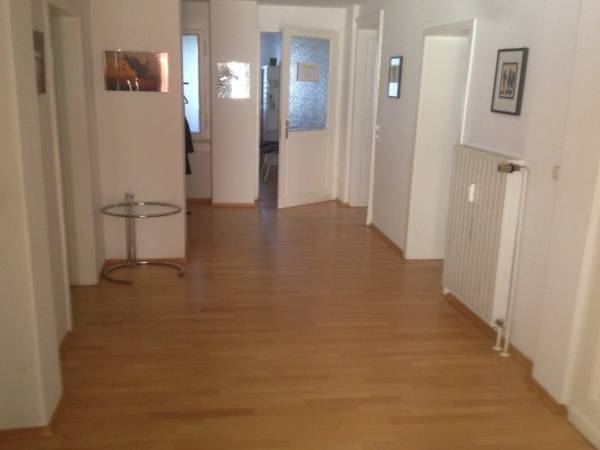 Helle und moderne Büroräume und Arbeitsplätze in einem schönen Altbau in Kassel — Bild 3