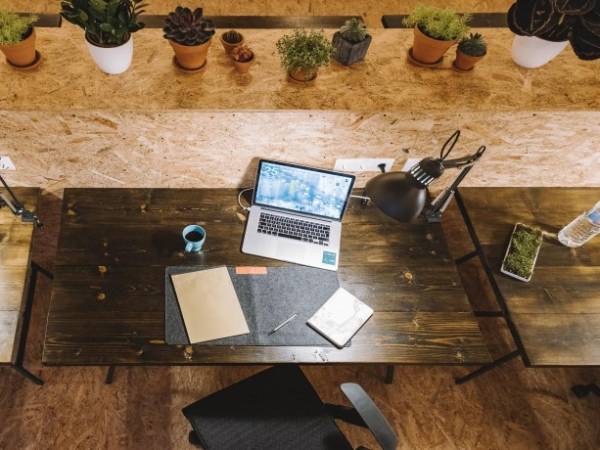 Arbeitsplätze in neu eröffnetem Coworking-Space in der Neustadt — Bild 2