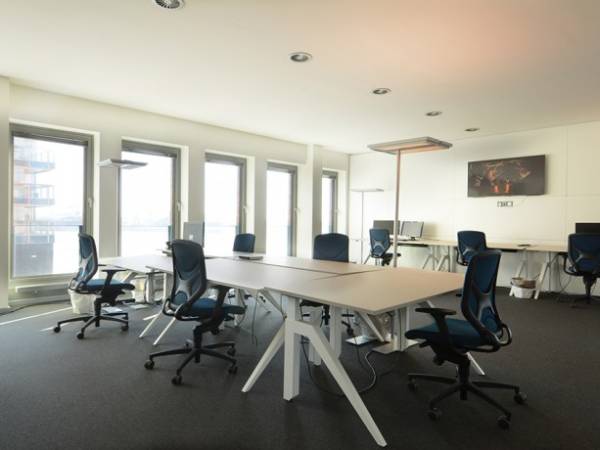 Büroräume und offene Arbeitsplätze mit direktem Elbblick in Altona — Bild 3