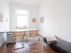 Frisch renovierter Büroraum in schönem Altbau in Pempelfort