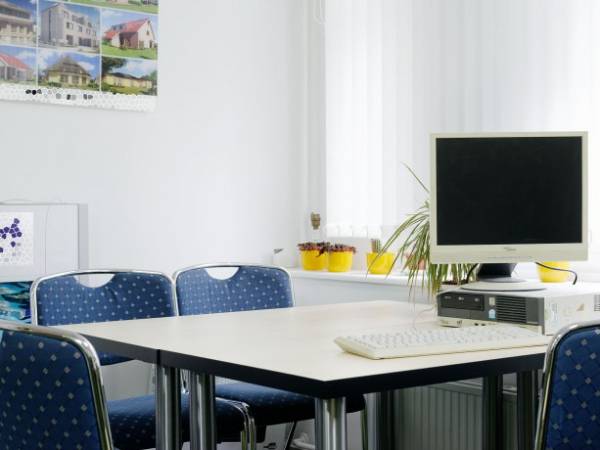 Freie Arbeitsplätze und Büroräume in Ladenbüro in Hellersdorf Berlin — Bild 1