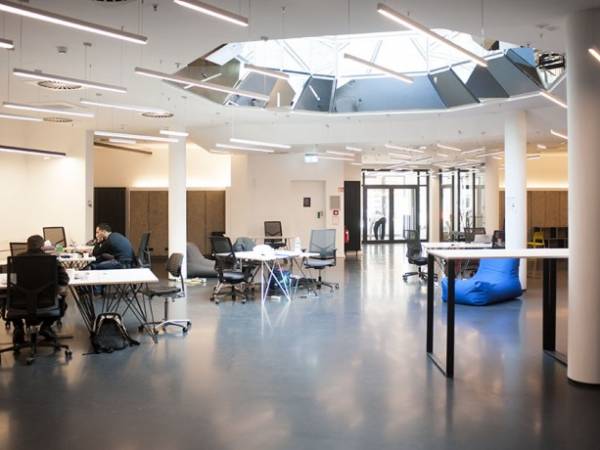 Moderne Arbeitsplätze und Büroräume in Berlin Schöneberg — Bild 1