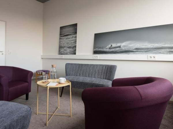 Ausgestatteter Arbeitsplatz in kreativer Atmosphäre in Esslingen am Neckar — Bild 3