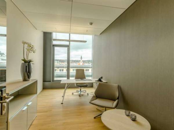 Premiumbüro und Arbeitsplätze in Business Center in Stuttgart Mitte — Bild 1