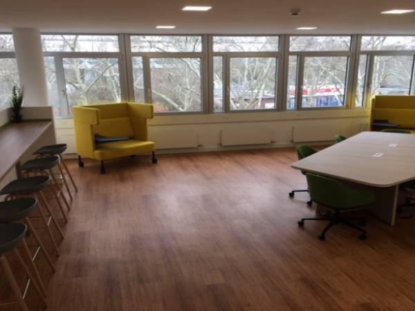Schöne Tageslicht-Arbeitsplätze in der Oststadt von Mannheim — Bild 2