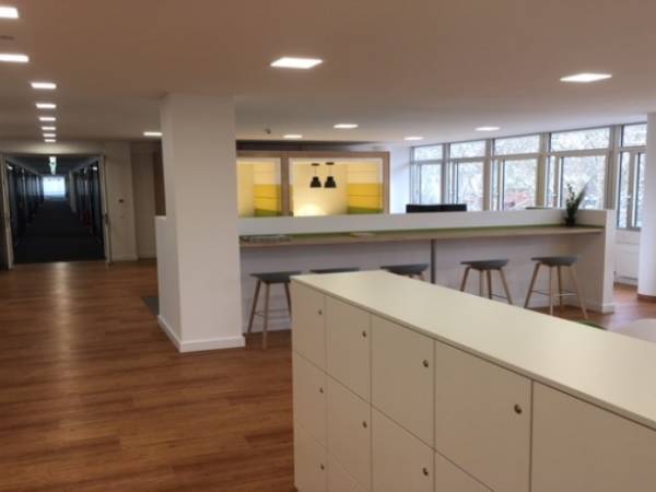 Schöne Tageslicht-Arbeitsplätze in der Oststadt von Mannheim — Bild 3