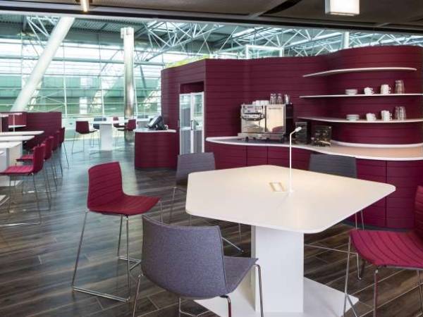 Coworking Plätze und abschließbare Büroflächen direkt im Düsseldorfer Flughafen — Bild 3