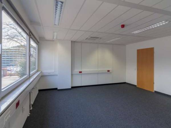 Großzügige und sehr helle Büroräume im Eschborner Gewerbegebiet Süd — Bild 3