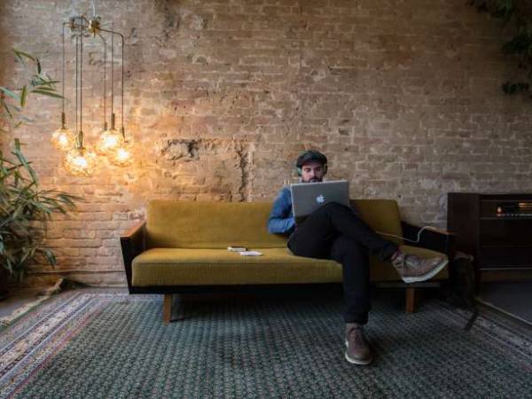 Büroraum und offene Arbeitsplätze in Coworking Space in Neukölln Berlin — Bild 2