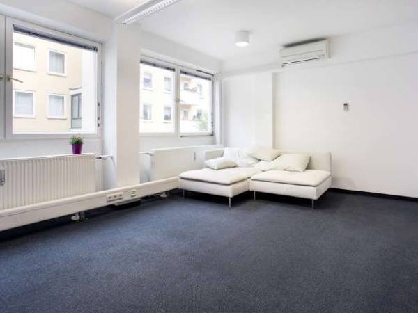 Büroraum oder Arbeitsplätze in einem ruhigen Rückgebäude in der Heßstraße — Bild 1