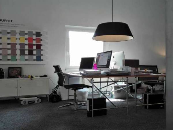 Großzügige Büro- und Ausstellungsfläche in einem Innenarchitekturbüro — Bild 1