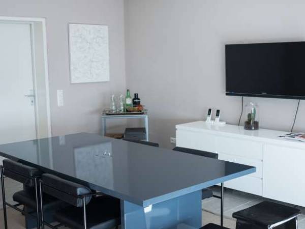 Fixed Desks in great Studio in Düsseldorf Pempelfort — Bild 1