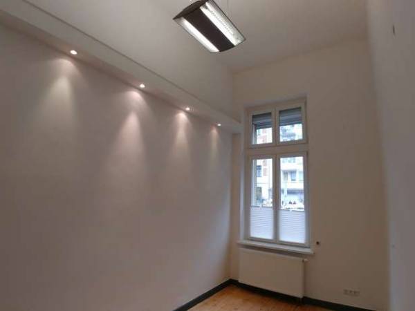 Heller und repräsentativer Büroraum in schönem Altbau — Bild 1