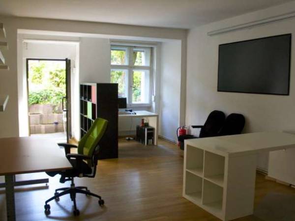 Büroraum oder einzelne Arbeitsplätze in Tiefparterre Bürogemeinschaft in Pankow — Bild 1