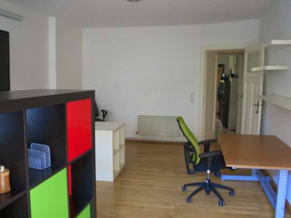 Büroraum oder einzelne Arbeitsplätze in Tiefparterre Bürogemeinschaft in Pankow — Bild 2